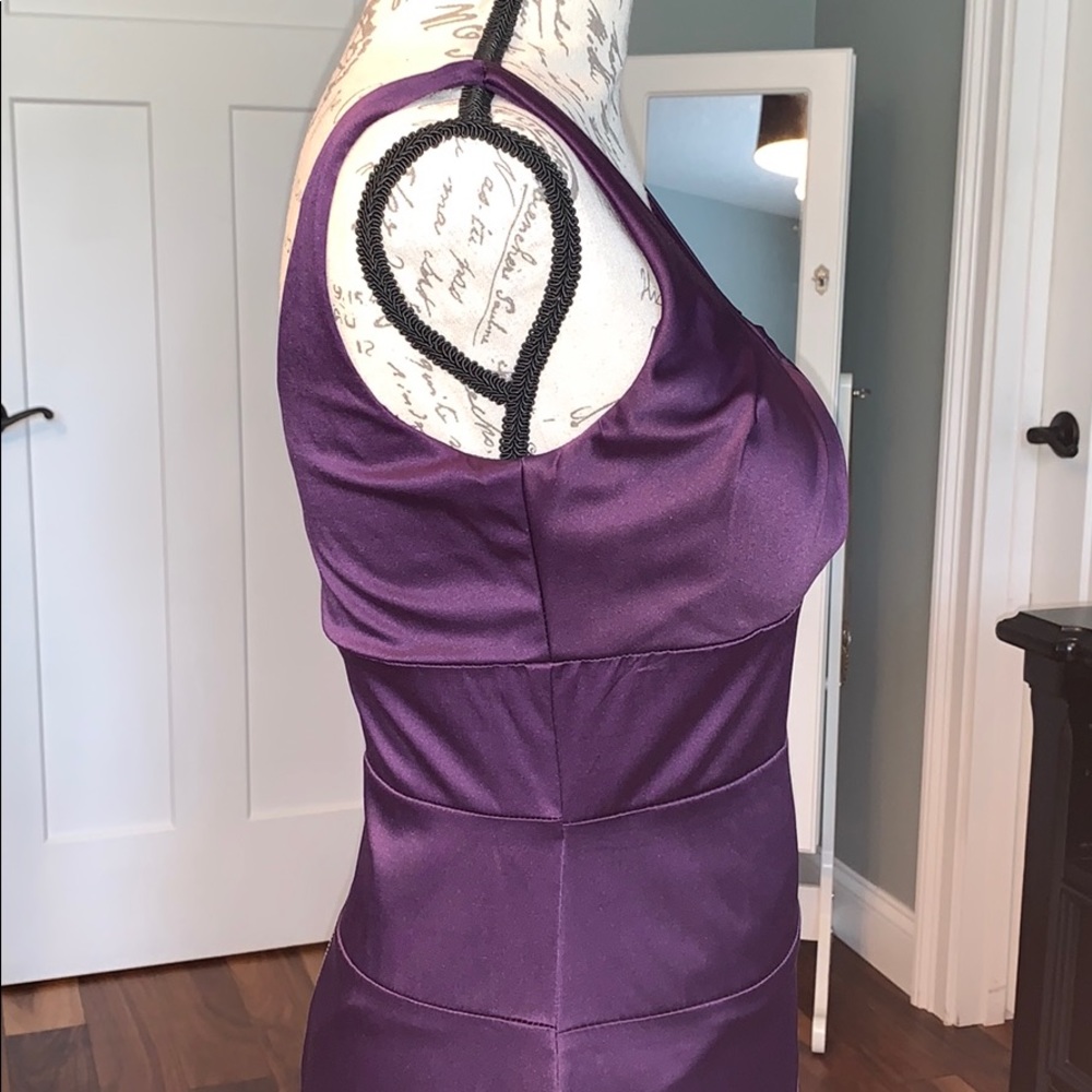 Bisou Bisou satin plum lightly form fitting dress - Picture 4 of 8